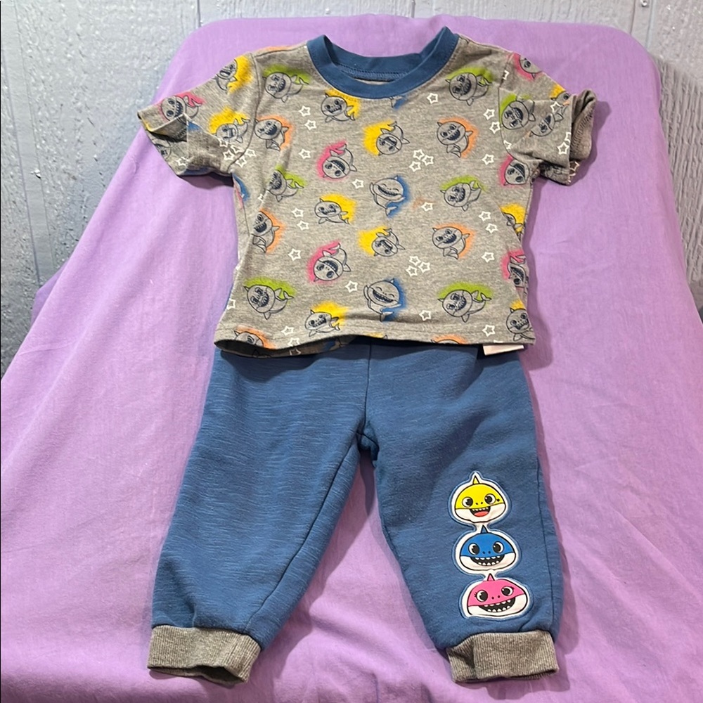 5 for $10 💜 Baby Shark Outfit Size 18 months